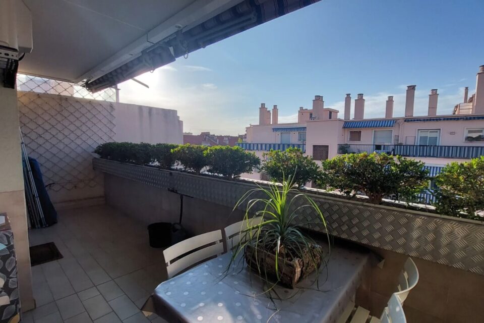 La terrasse de Jean-François et Joelle actuellement, bénéficiant du soleil en fin de journée.
