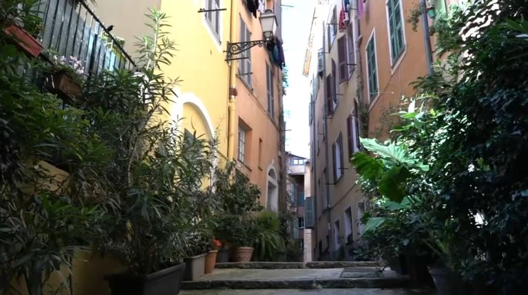 La même rue de l’Ancien Sénat aujourd'hui.