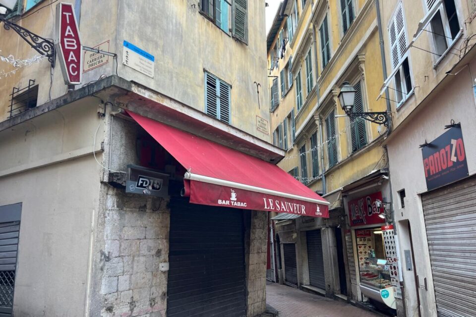 L'immeuble fragilisé situé au 1 rue Droite et 2 rue du Collet à Nice