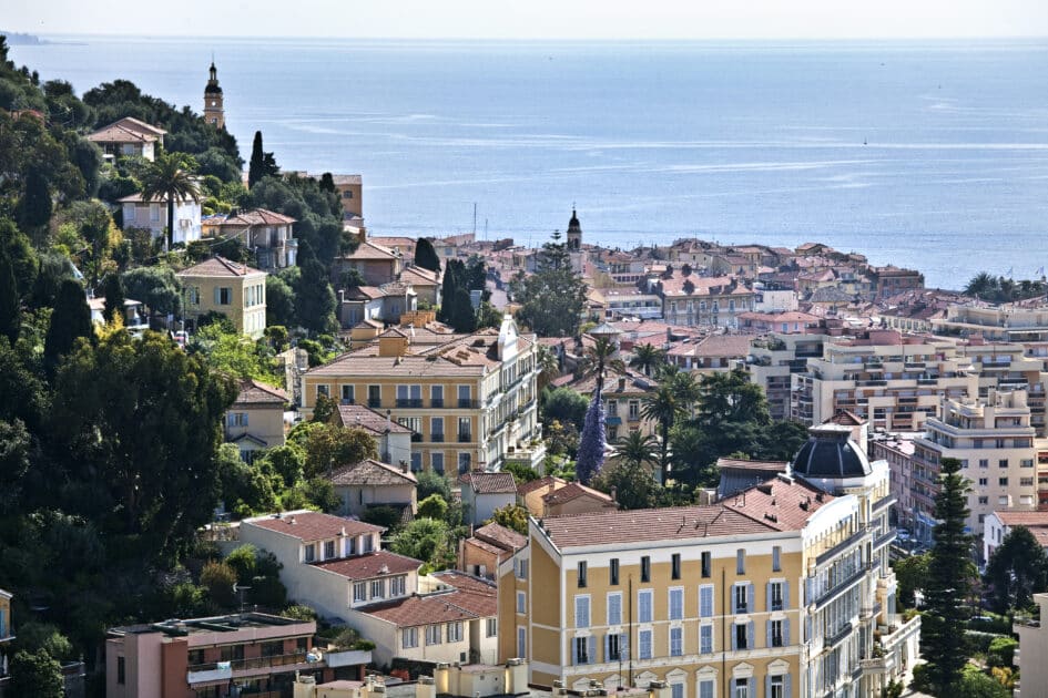 Immobilier. Le marché mentonnais commence à saturer malgré des prix toujours très hauts 1 vue aérienne du Vieux-Menton